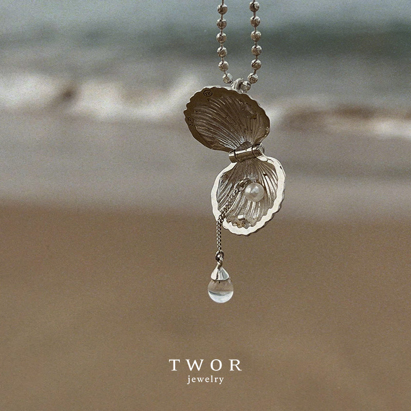 TWOR沙滩拾贝可开合s925银贝壳盒子吊坠珍珠贝壳白水晶水滴项链女