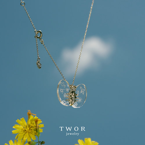 TWOR水晶翅膀梦境蝴蝶项链