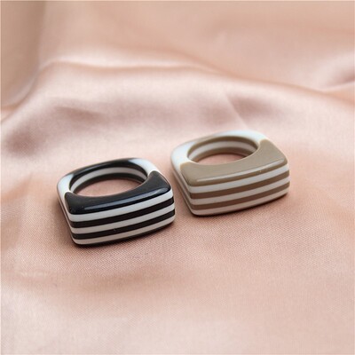 欧美风格新款戒指亚克力醋酸条纹