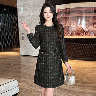 2023年秋冬最新款长袖女装裙子 亮片粗纺小香风圆领黑色连衣裙