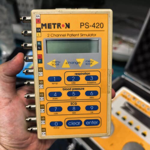 METRON PS-420 並人参数模拟器。