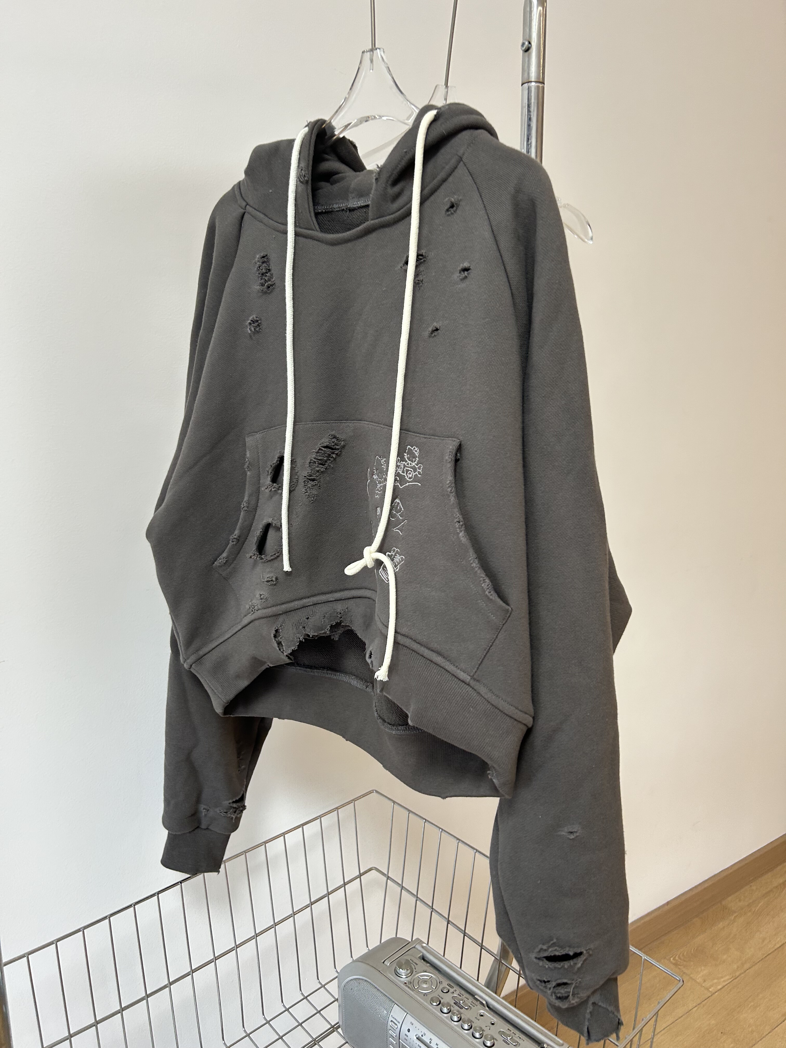 2025新款美式炸街破洞长袖卫衣中女款短款齐腰潮流宽松时尚上衣