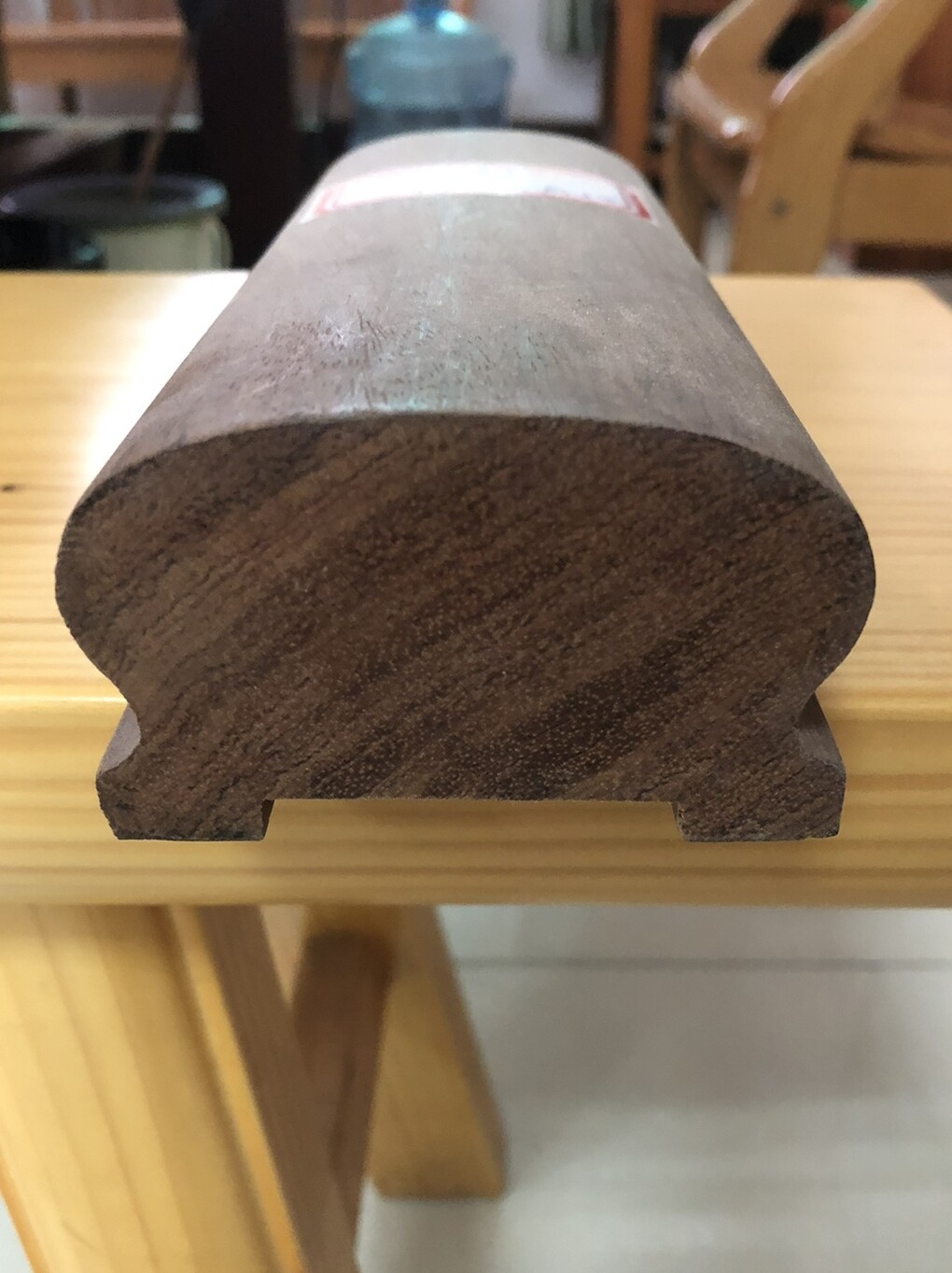 沙比利榉木实木扶手梯扶手装饰实木配圆扶手松木楼梯装饰别墅楼梯