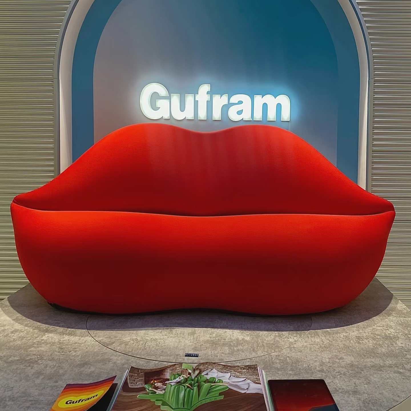 Gufram红唇造型布艺沙发