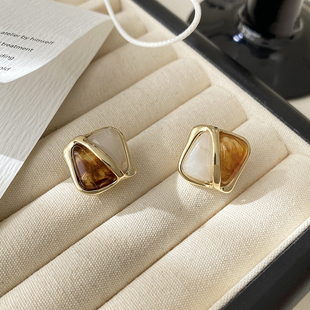 美拉德耳钉气质几何图形耳环2023新款爆款高级感时尚琥珀色耳饰女