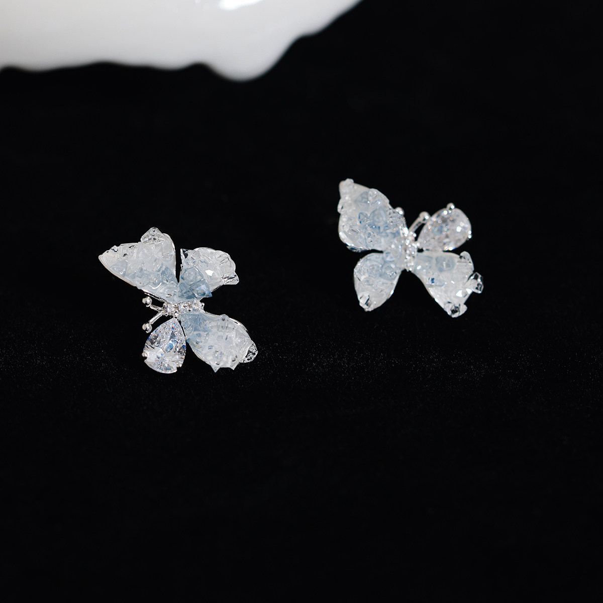 蓝色蝴蝶耳钉女小众设计感适合夏天的耳环2025新款高级感银针耳饰