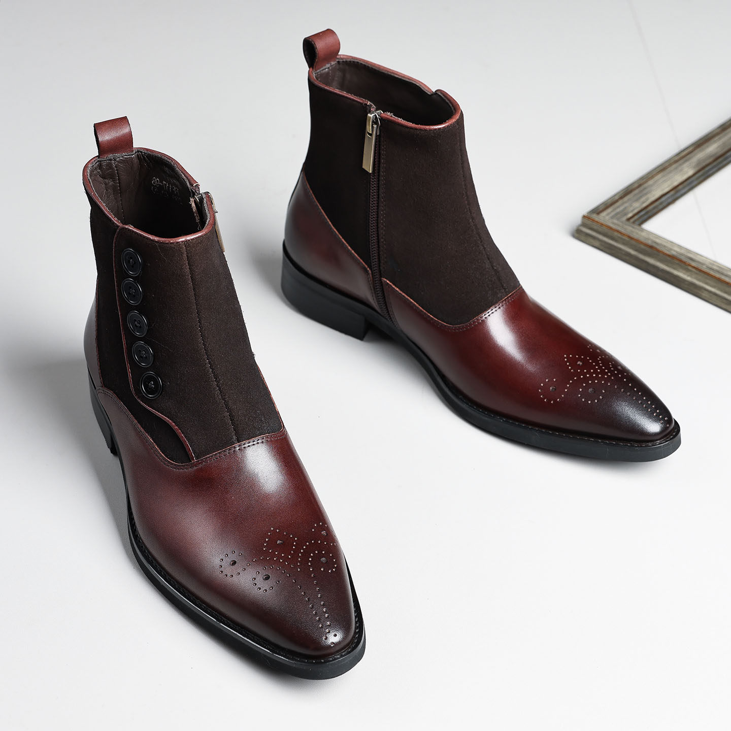 新款男士真皮靴子英伦风尖头马丁靴拼接牛皮短靴商务休闲高帮男鞋