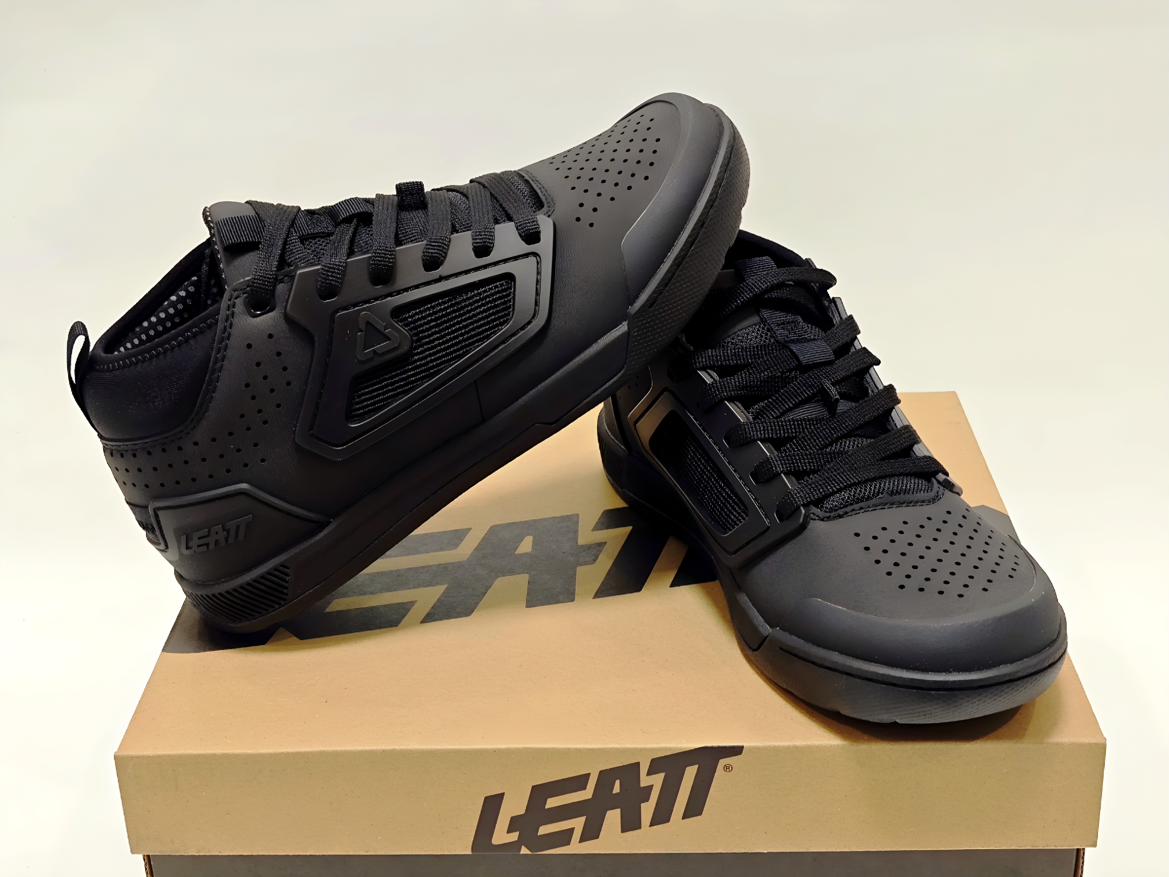 山地车专业骑行鞋LEATT水平