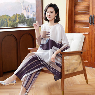 洋气中年妈妈春装今年流行漂亮套装女新款时尚印花大码休闲两件套