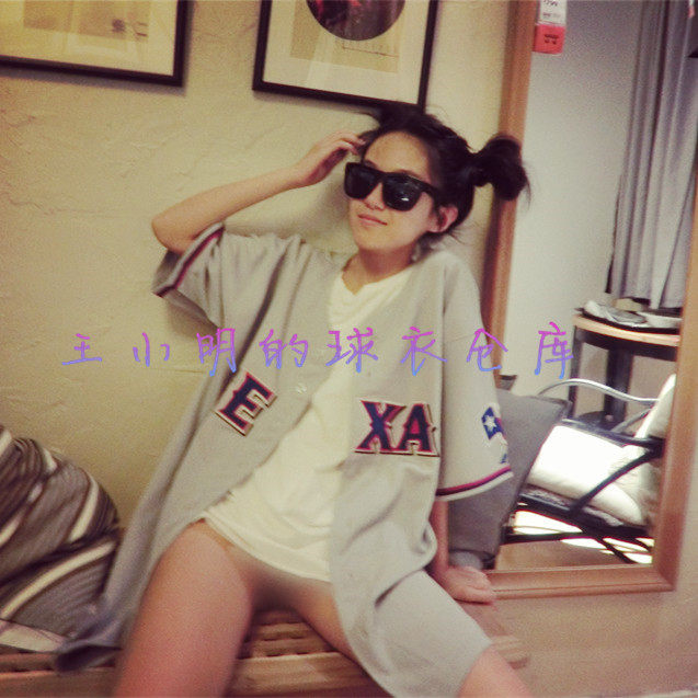 ML*B 야구 유니폼 힙합 스트리트 댄스 하라주쿠 스트리트 스타일 디지털 고급 솜씨 자수 남성과 여성을 위한 반팔 야구 카디건