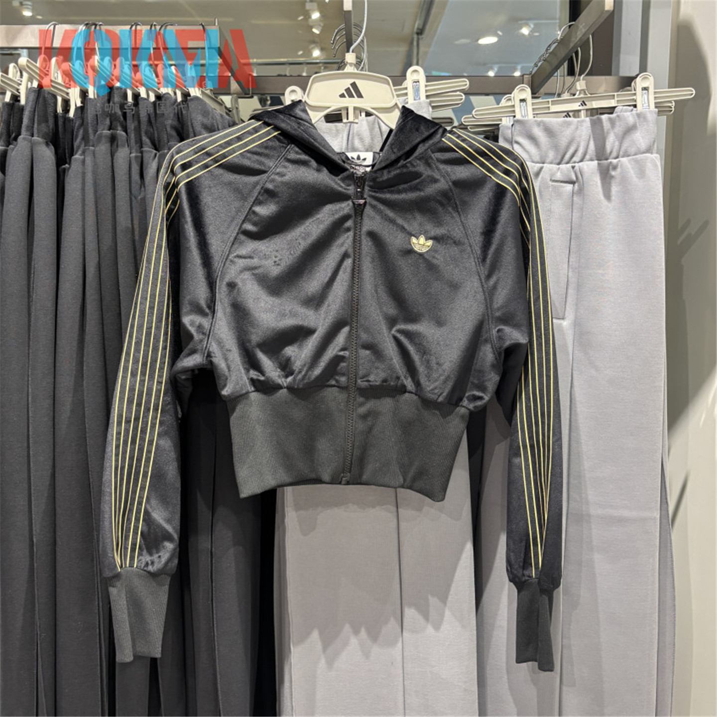 Adidas女子复古休闲运动夹克外套