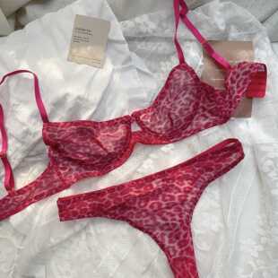 法式性感豹纹蕾丝女士内衣套装超薄诱惑钢圈透明文胸低腰丁字裤