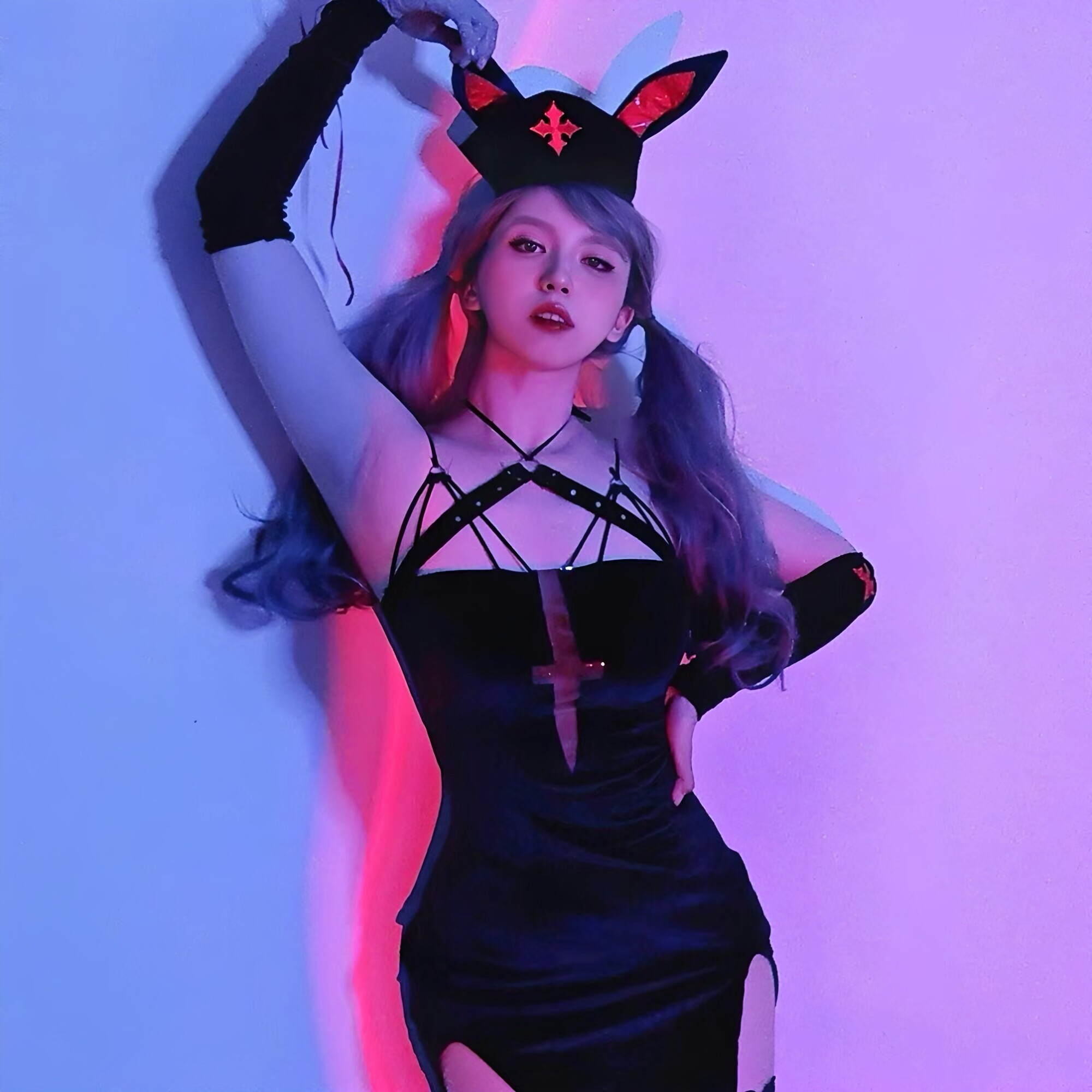 原创万圣节服装女兔女郎深V金丝绒吊带连衣裙修女服cos御姐制服