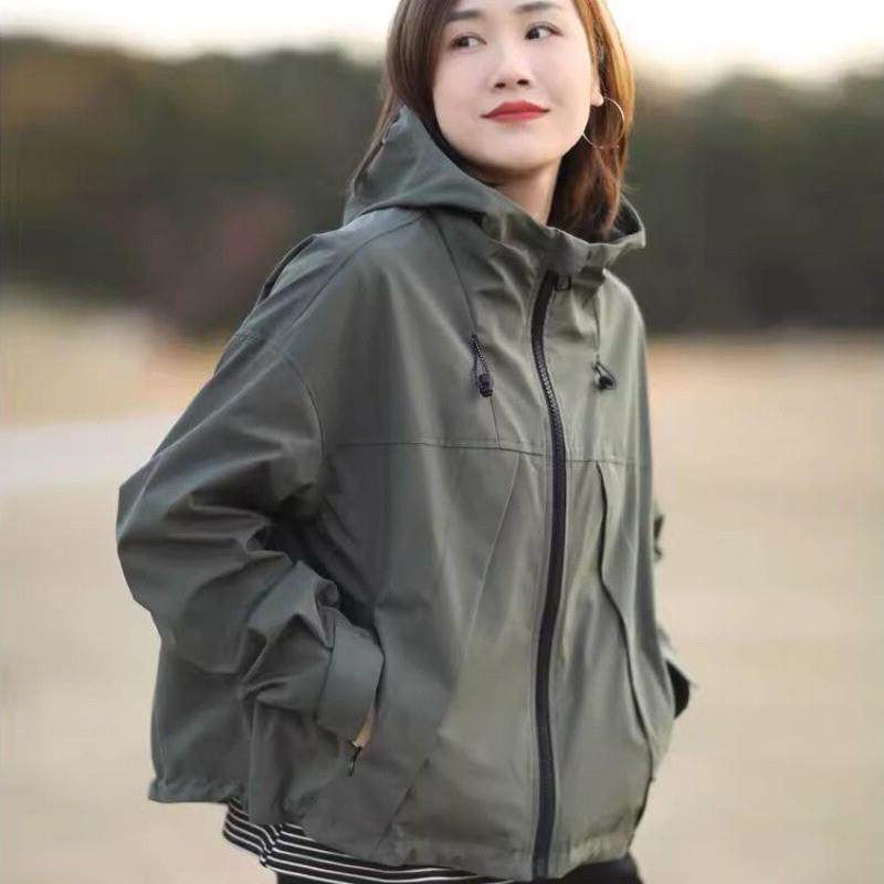 连帽冲锋衣外套女2026秋季新款短款风衣休闲宽松小个子工装夹克潮