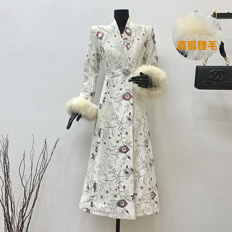 狐狸毛袖口象牙白冬季加棉丝绒棉服女刺绣亮片提花立领超长款棉衣