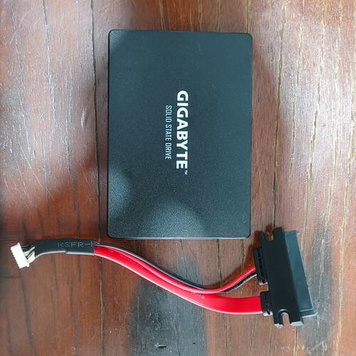 请议价-【几乎全新】技嘉GIGABYTE 120GB固态硬盘，原装正