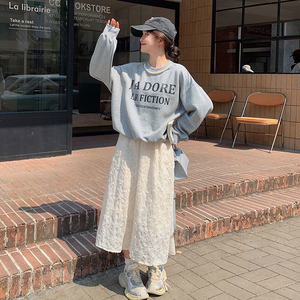 韩系休闲甜美珍珠卫衣套装女2025春秋季新款显瘦高腰半身裙两件套图片