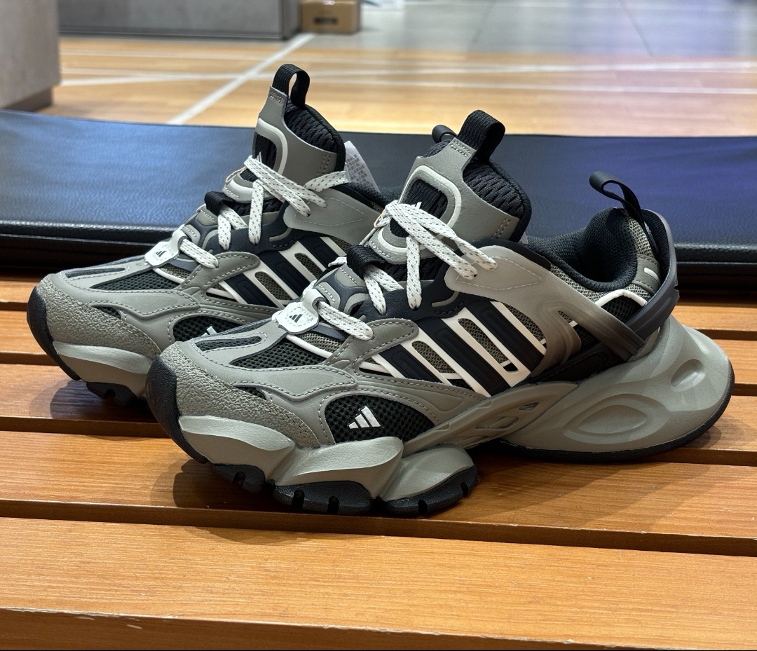 Adidas/阿迪达斯正品舒适耐磨低帮休闲跑步鞋男女款灰黑JR8078