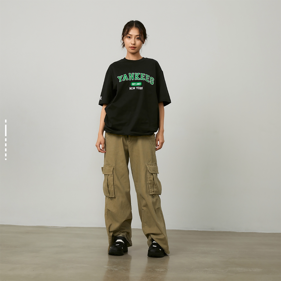 MLB  美式复古字母印花圆领休闲短袖T恤 男女同款3ATSV0243-50BKS
