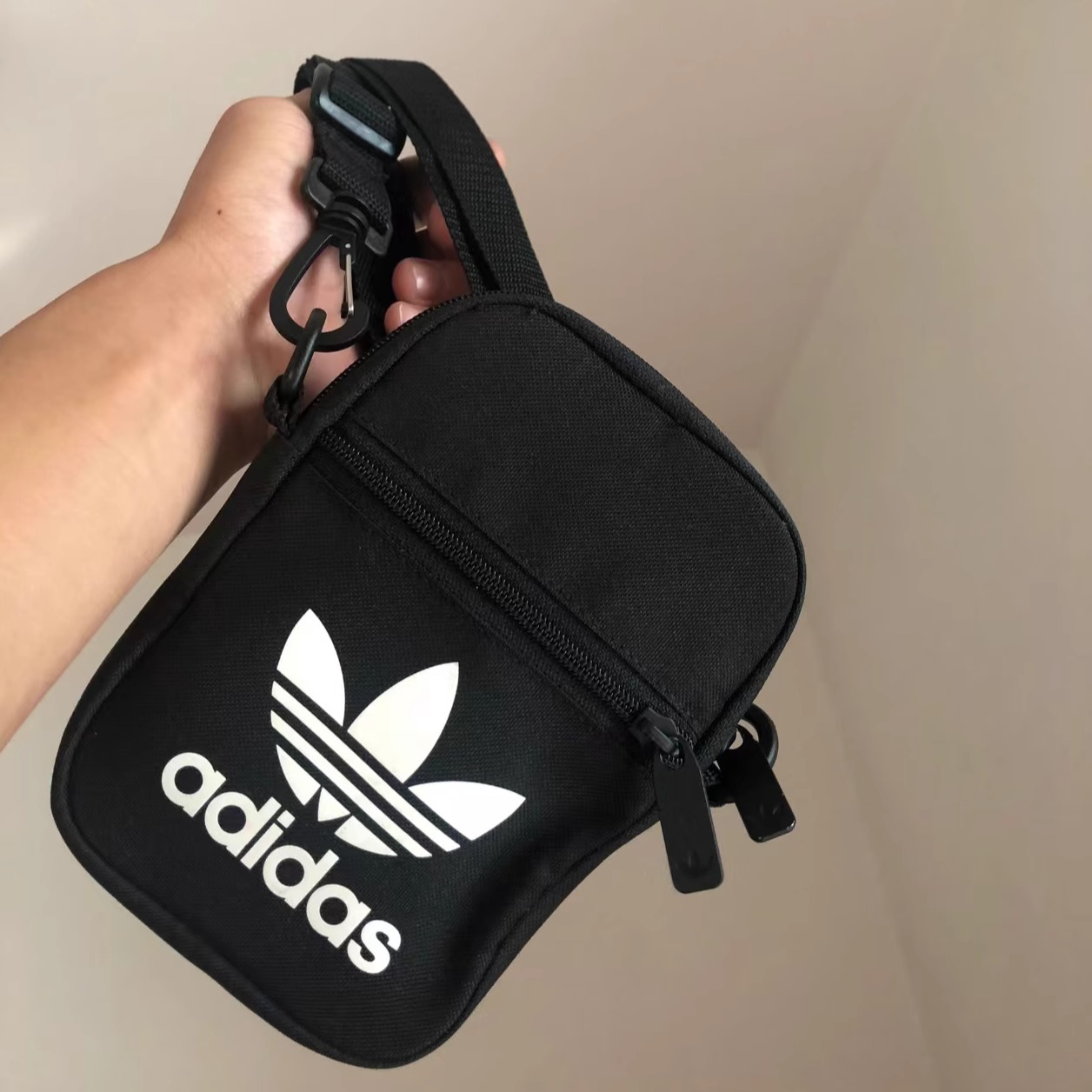 阿迪达斯三叶草斜挎包单肩包运动户外休闲包EI7411 GQ4167 H51003