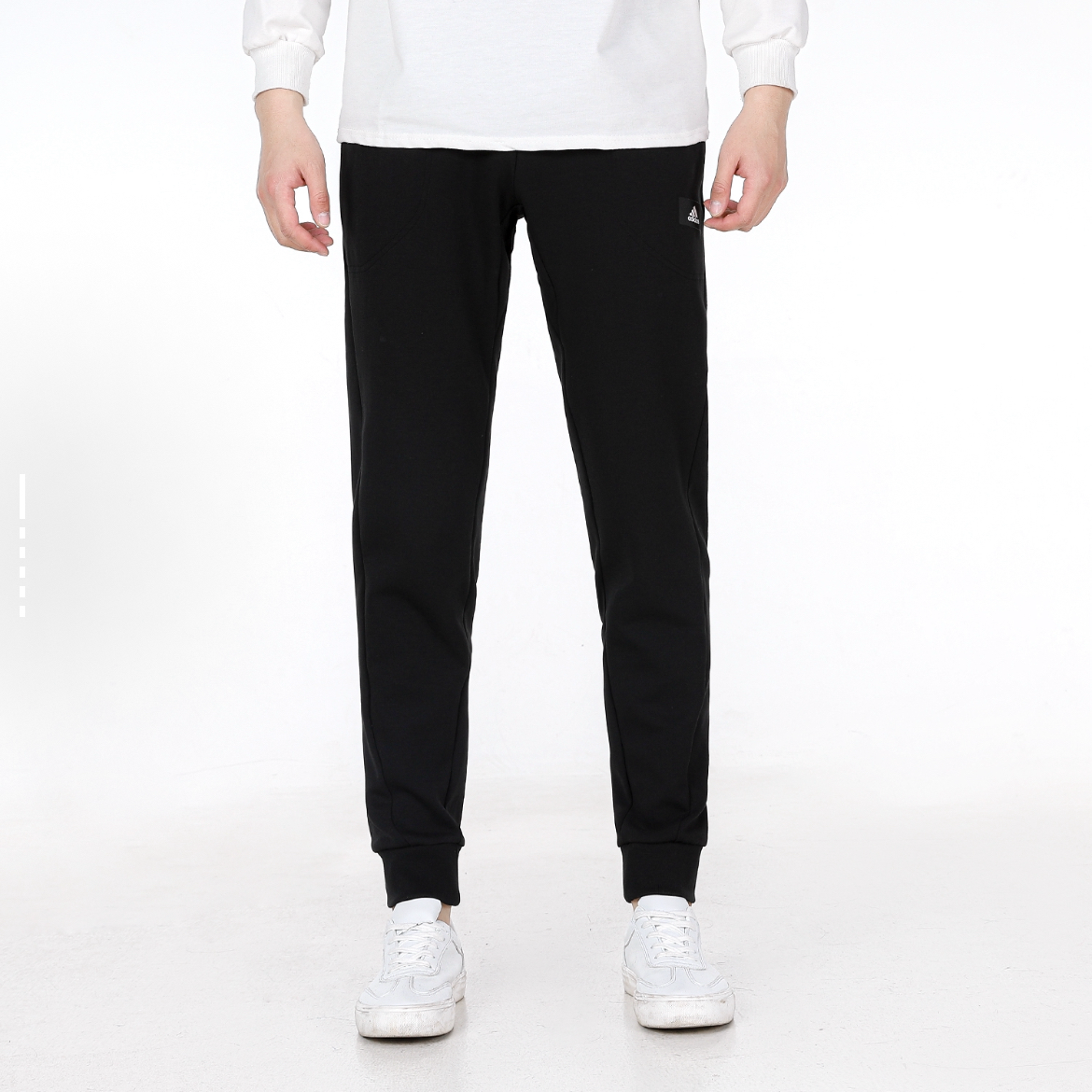 adidas 跑步训练宽松束脚卫裤针织运动裤 男款 黑色HE2225