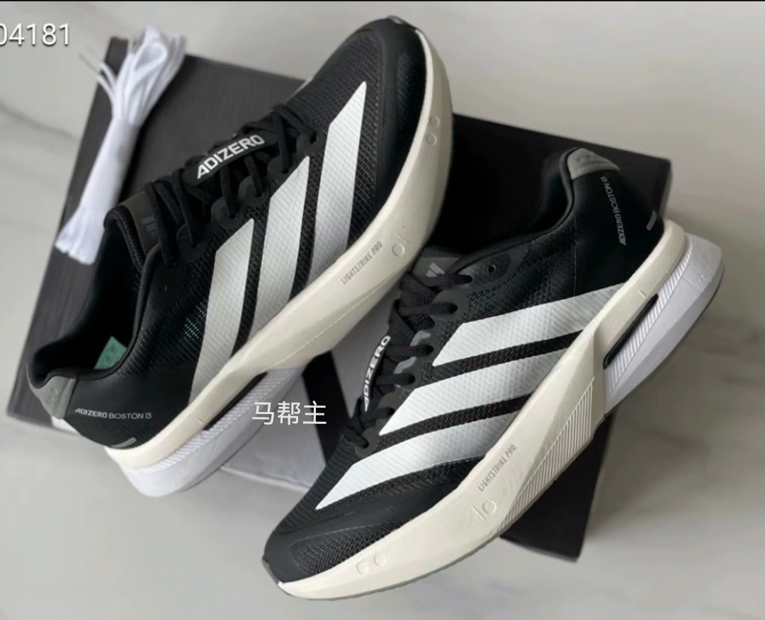 阿迪达斯adidas Adizero Boston低帮休闲跑步鞋男士黑白JS4938