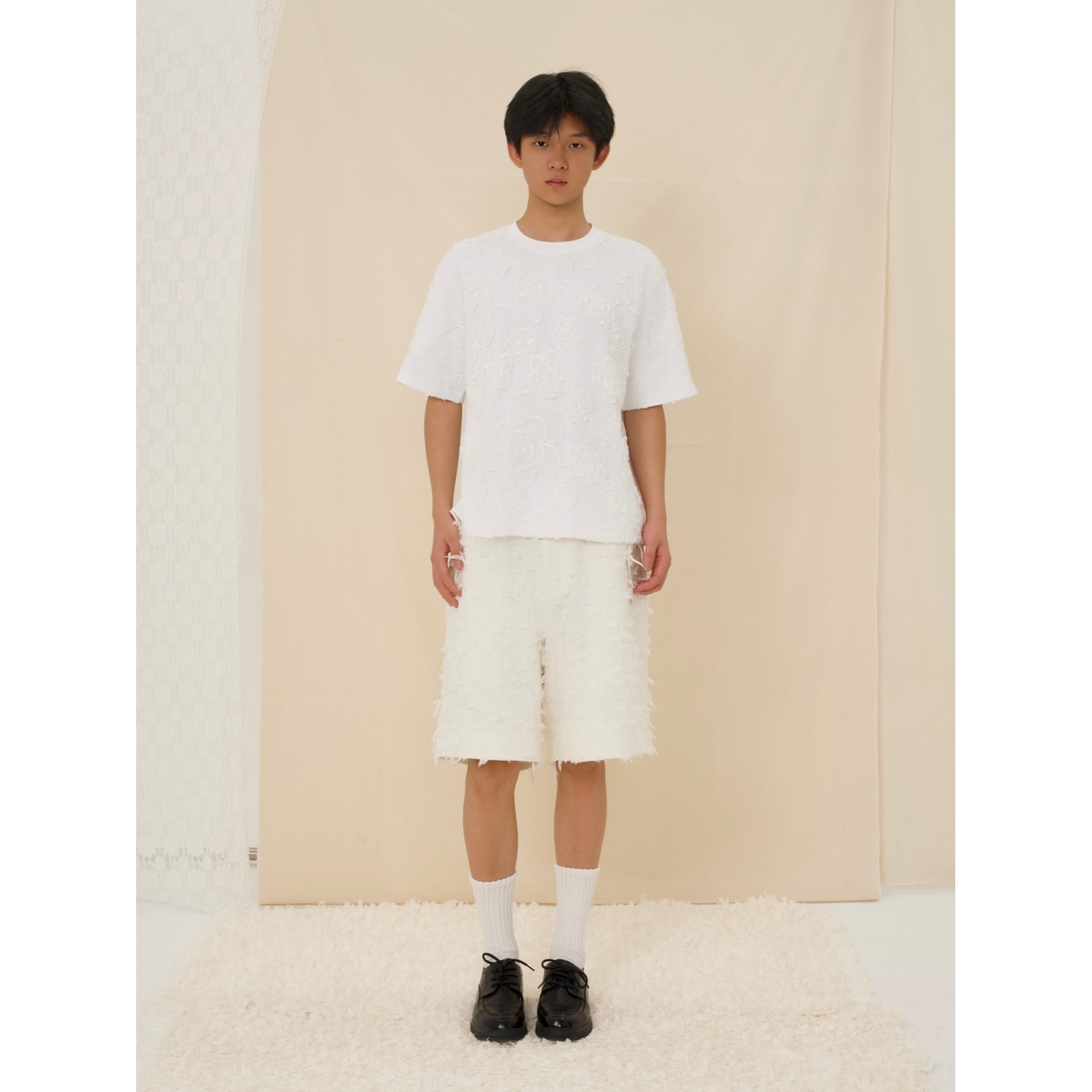 YOWSAH 花朵蕾丝刺绣拼接短袖T恤 白色