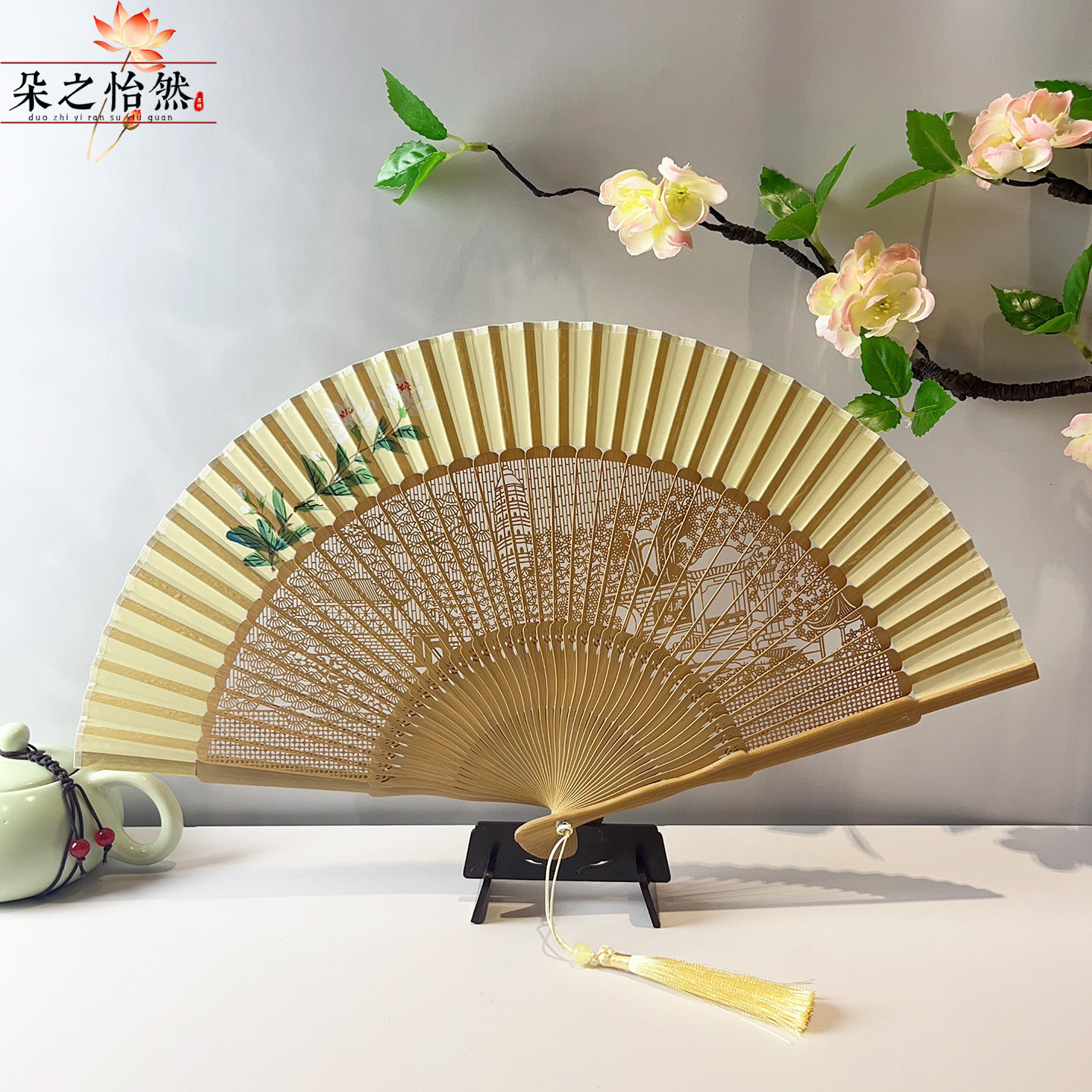 雕花工艺折扇手绘绢布竹子旗袍汉服扇中国风非遗礼品镂空扇礼盒装