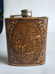 俄罗斯精美桦树皮猎人酒具内胆钢制品长12.5厘米高9.5厘米