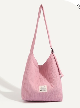 ITSOUMEI小众大容量水桶包女尼龙布质感褶皱条纹通勤百搭斜挎包