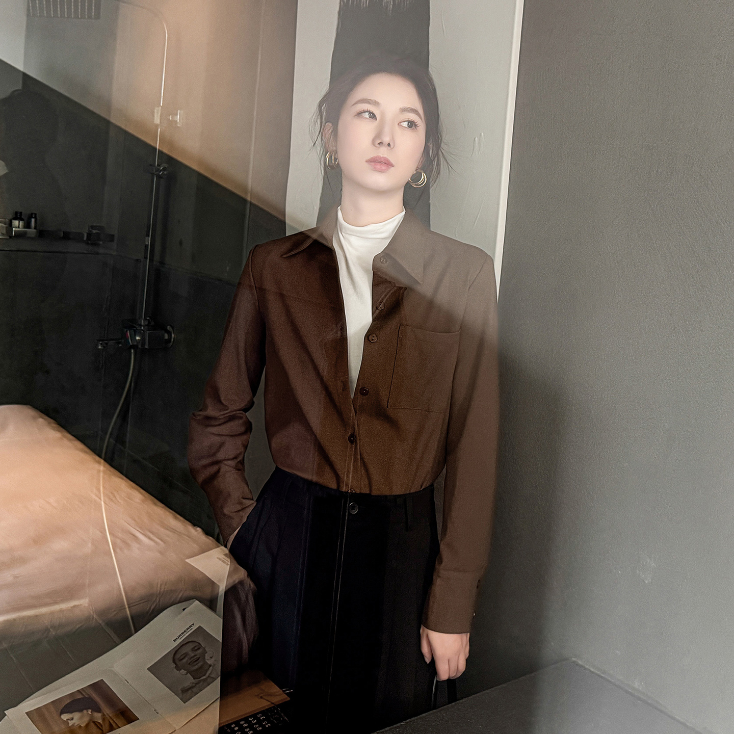 美拉德深棕色磨毛长袖衬衫女2025年新款加厚复古衬衣内搭叠穿上衣