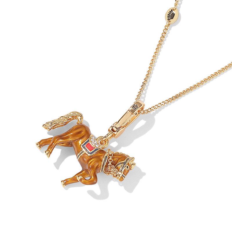 新款立体精致镶钻珐琅彩釉棕色骏马吊坠钥匙扣项链设计感衣服配饰