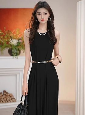 哥家专柜同款2026夏季纯色百搭舒适背心式无袖小黑连衣裙女550016