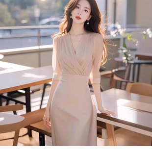 夏季法式爆款超好看厅里气钓系约会小清新收腰显瘦香槟色连衣裙女