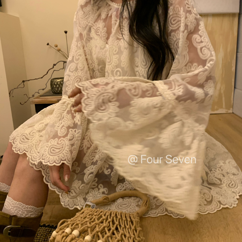 FOUR SEVEN-秋上新腰果花蕾丝喇叭袖连衣裙+吊带纯色背心套装