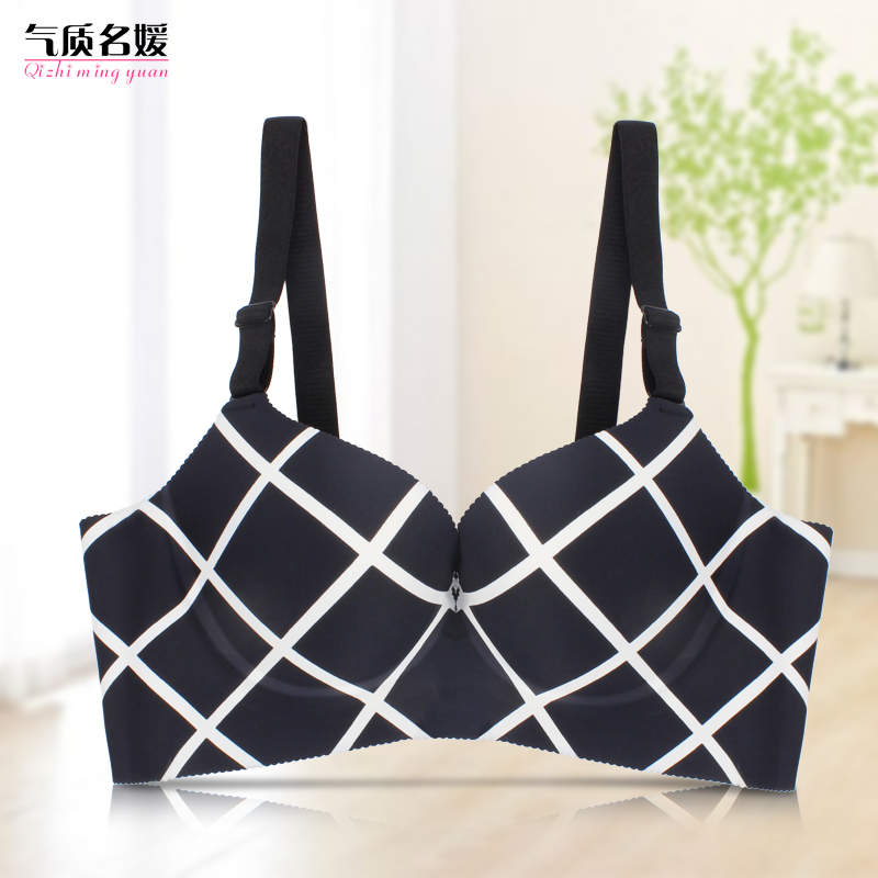 夏季一片式无痕文胸薄款透气聚拢上托内衣深V性感薄模杯90C95C