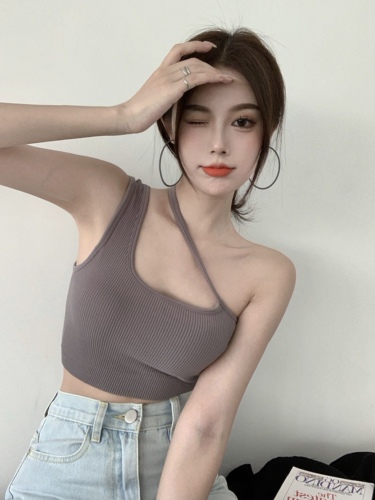 The real price is not reduced, the self provided chest cushion is versatile, the four seasons are versatile, the thread elastic cotton oblique shoulder belt suspender vest