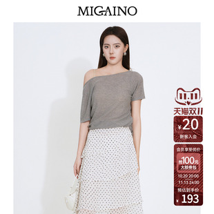 Migaino曼娅奴女装2026夏季新款设计感斜领露肩T恤上衣薄款针织衫