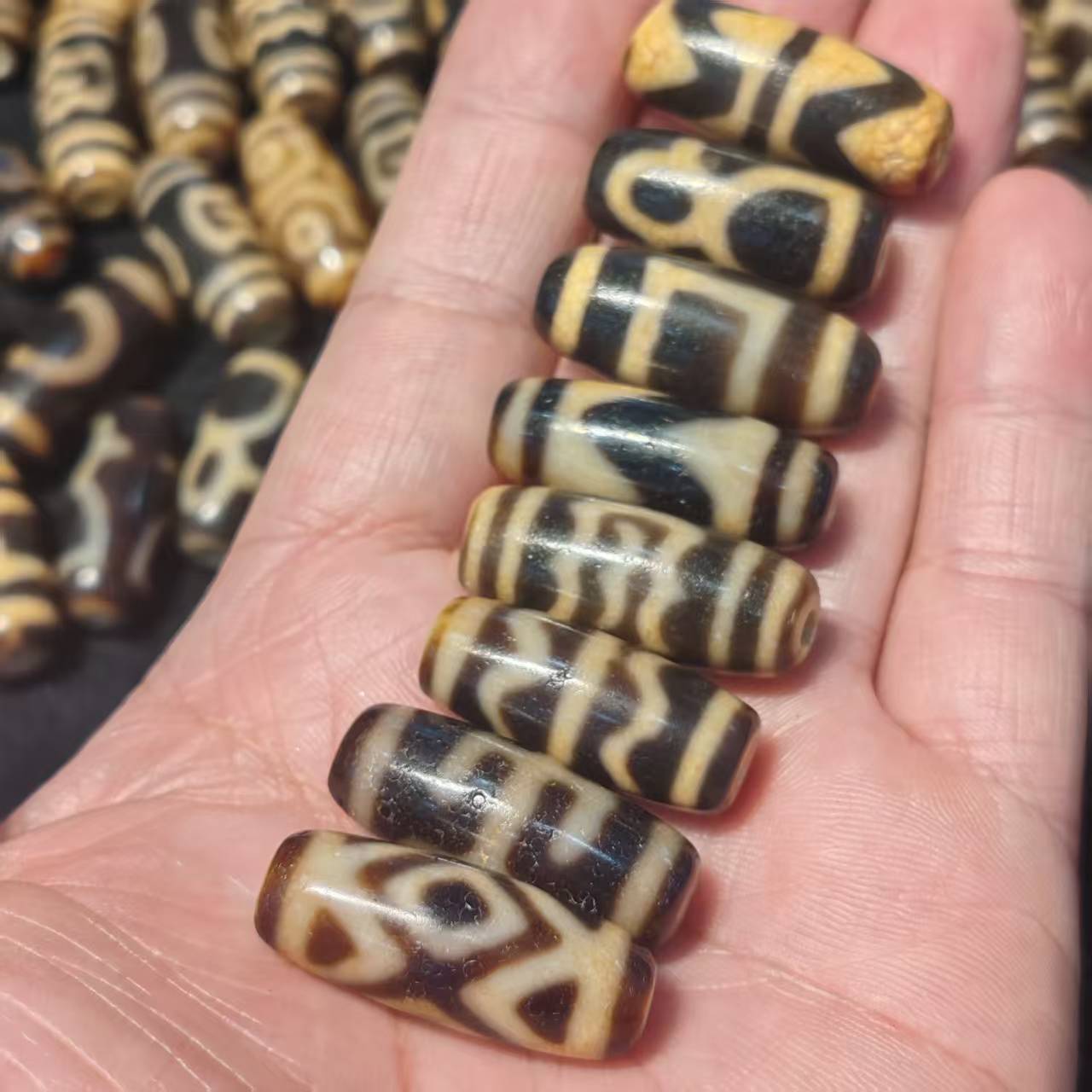 龟甲莲心三眼水纹宝瓶贵人等黄黑色玛瑙天珠桶珠30mm风化包浆散珠