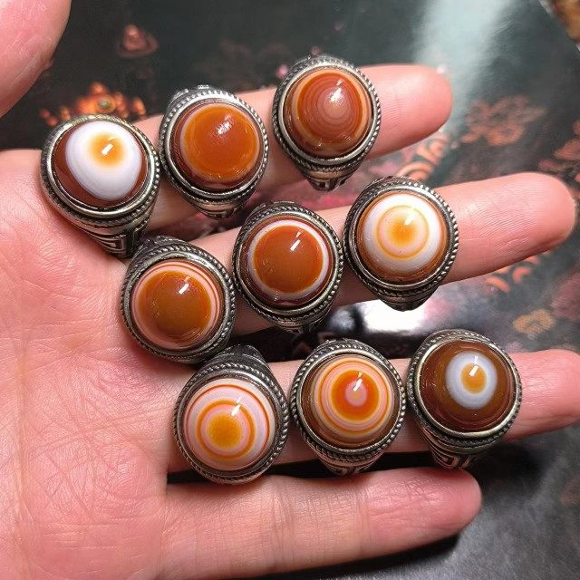天原白红条纹玛瑙羊板珠一个圆眼睛金属戒指可调节尺寸男女aqx11