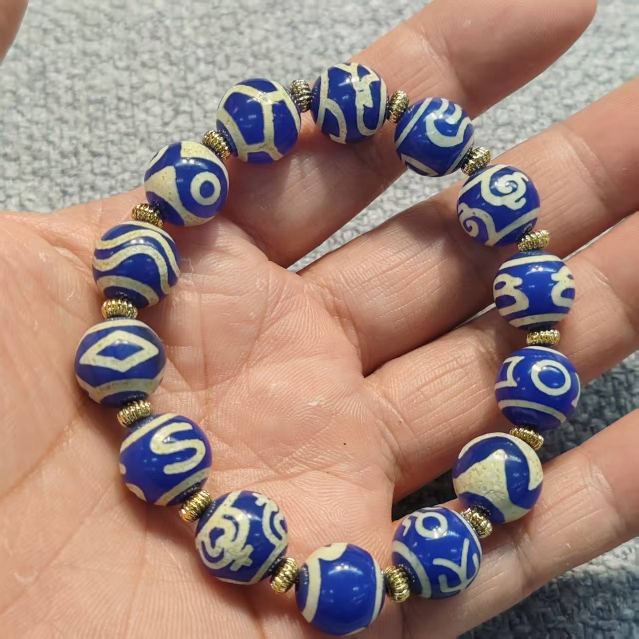 12x12㎜蓝色圆珠玛瑙天珠手串