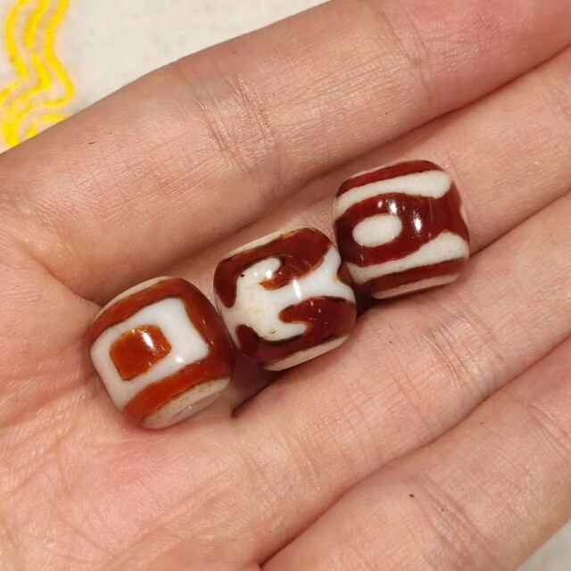天地贵字坛城三眼藏式红肉玛瑙天珠桶珠手链配珠散珠13*14mm