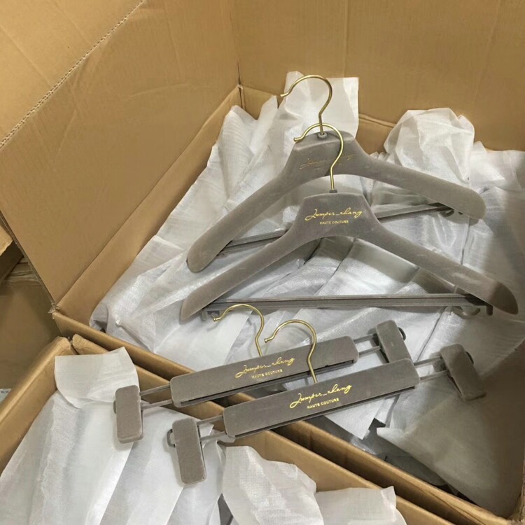 2018新品灰色女植绒衣架品牌婚纱礼服挂衣架推荐定做西装衣撑