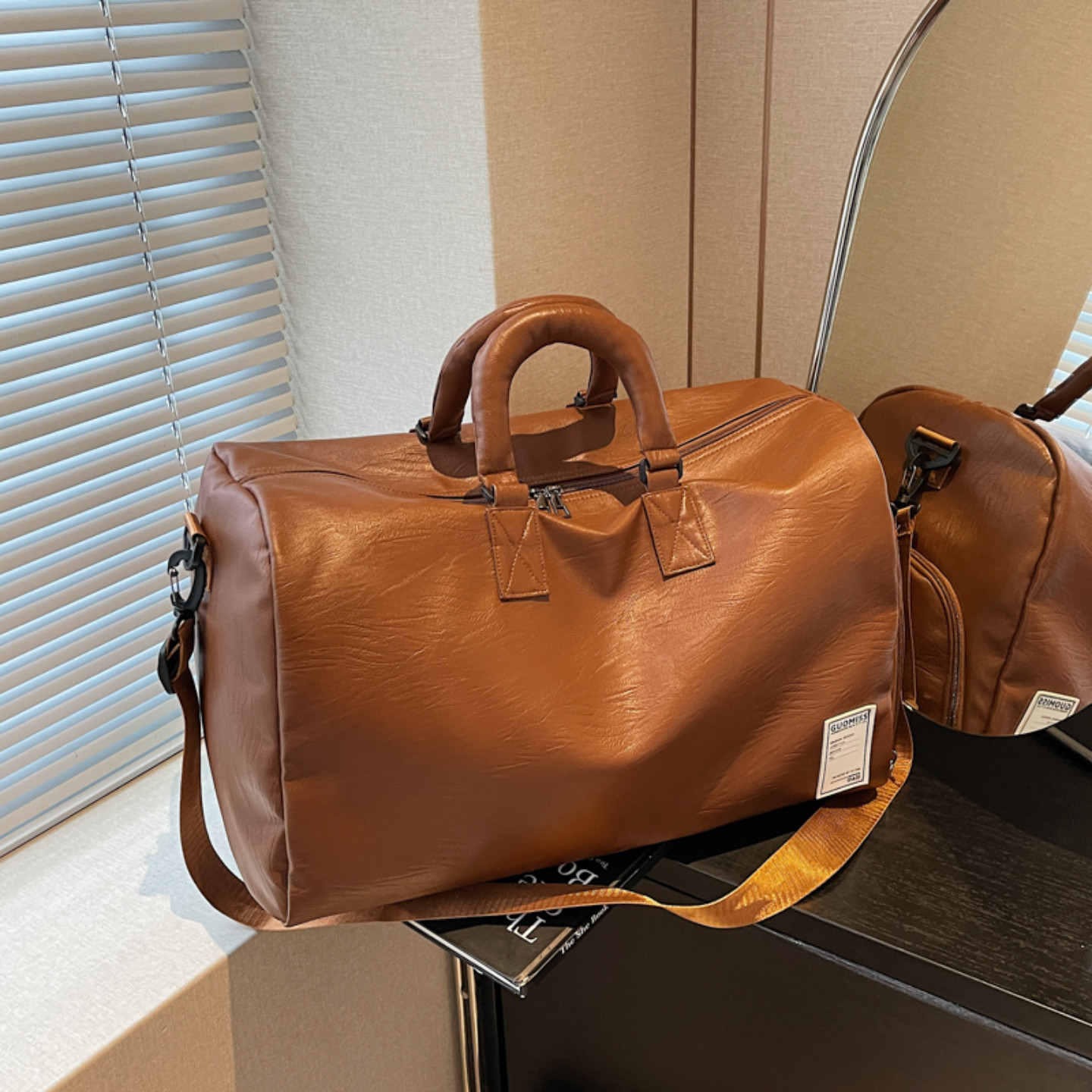 高级感大容量旅行包女软pu皮手提斜挎健身包男短途出差游泳行李包