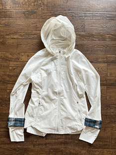 上海现货Castle女士巴恩风连帽运动透气瑜伽服防晒服皮肤衣lulu