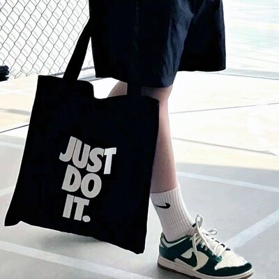 耐克NIKE会员帆布单肩购物袋运动黑白大LOGO手提托特包BG018-010A