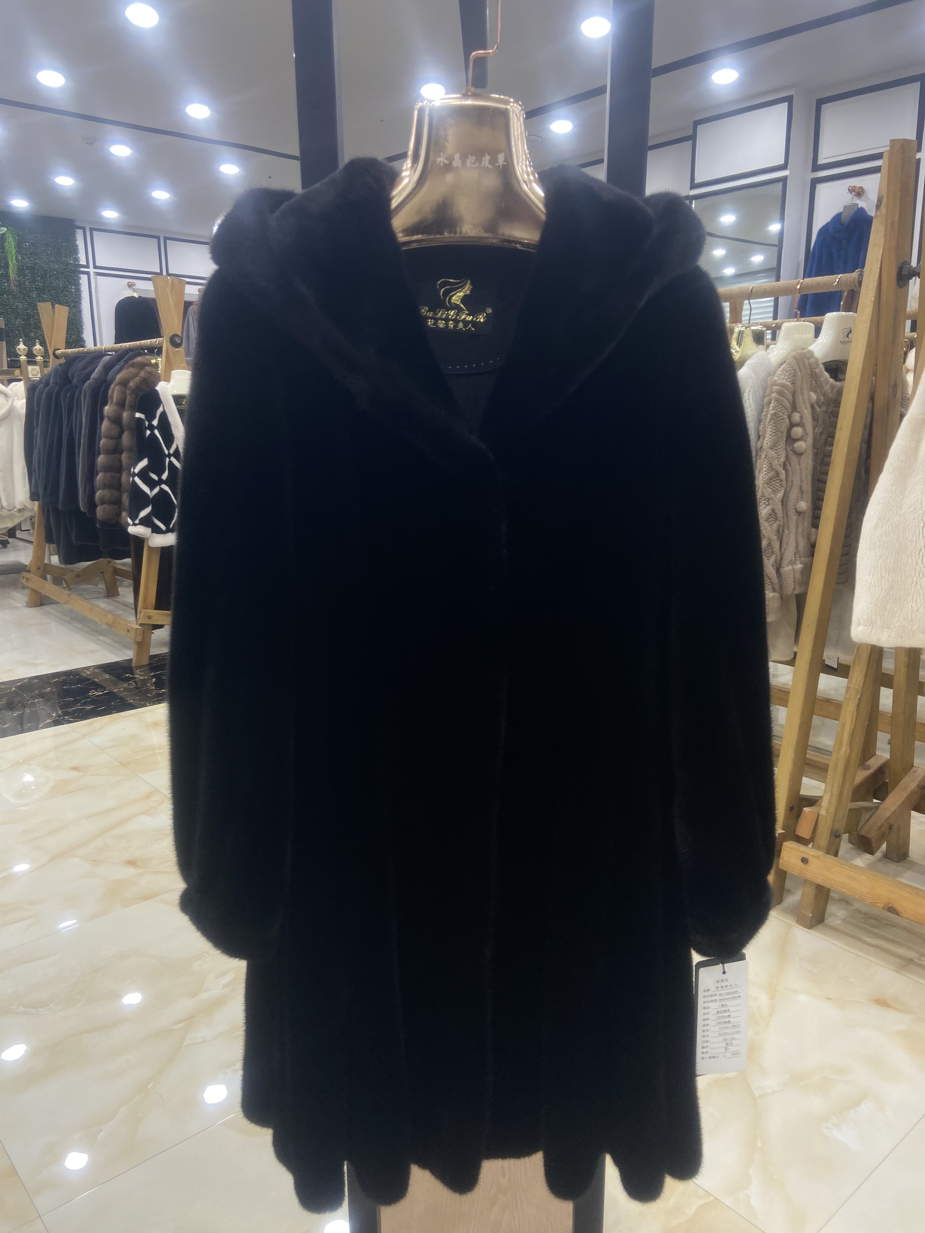 2025新款进口天鹅绒级别母貂黑色连帽长款水貂皮草外套