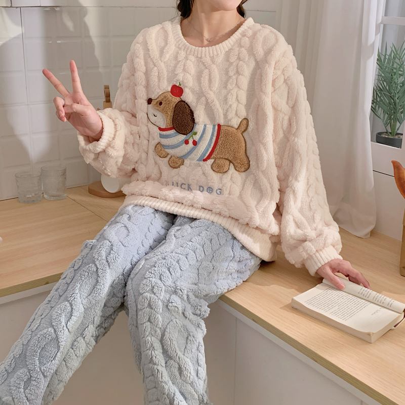 卡通腊肠狗珊瑚绒睡衣女秋冬保暖可爱家居服套装加肥大码