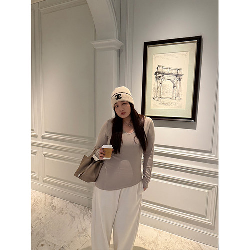 铅笔小鑫大码女装高弹力亲肤显瘦修身正肩V领长袖大码上衣