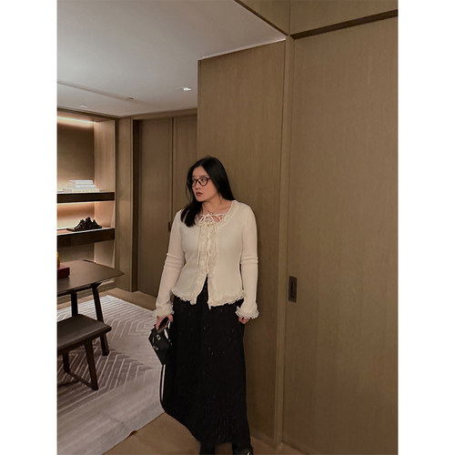 铅笔小鑫大码女装 蕾丝花边 修身显瘦 绑带坑条针织长袖